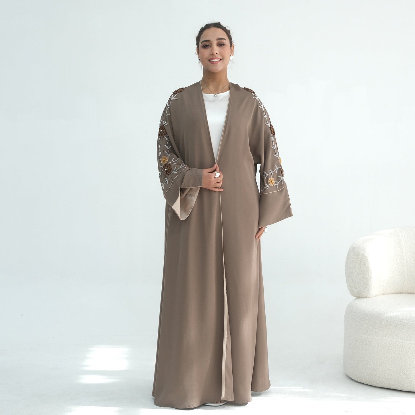 Bestickter Kimono mit Blumenmuster